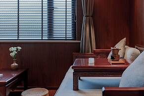 Spirited Silky Inn