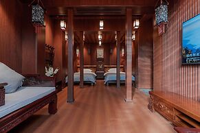 Spirited Silky Inn