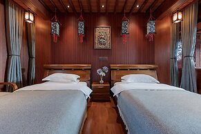 Spirited Silky Inn