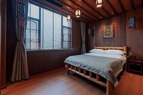Spirited Silky Inn