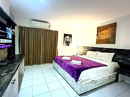 The Shades Hotel 50 meter Beach Front