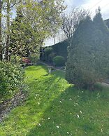 Cosy Daffodil Cottage Getaway