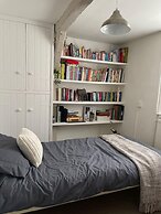 Cosy Daffodil Cottage Getaway