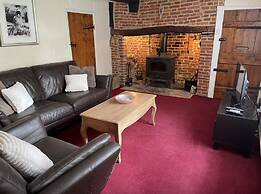 Cosy Daffodil Cottage Getaway