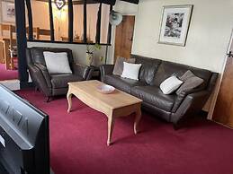 Cosy Daffodil Cottage Getaway