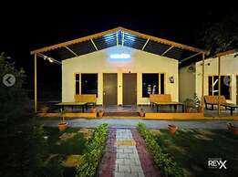 Tree House Cottage and Resort