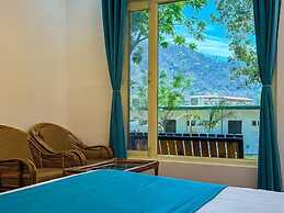 Tree House Cottage and Resort