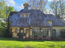 Box Cottage