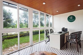 Stone Wood Hotel Amboli