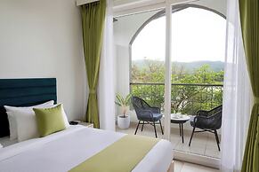 Stone Wood Hotel Amboli