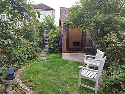 Vc - Cottage In The City