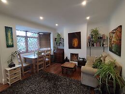 Vc - Cottage In The City