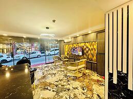 Crowned Exclusive Hotel