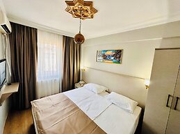 Crowned Exclusive Hotel