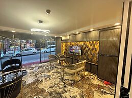 Crowned Exclusive Hotel