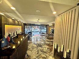 Crowned Exclusive Hotel