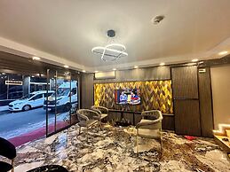 Crowned Exclusive Hotel