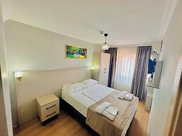 Crowned Exclusive Hotel