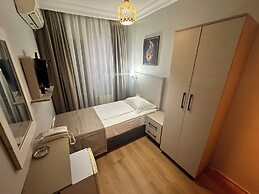 Crowned Exclusive Hotel