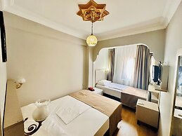 Crowned Exclusive Hotel