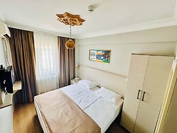 Crowned Exclusive Hotel