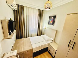 Crowned Exclusive Hotel