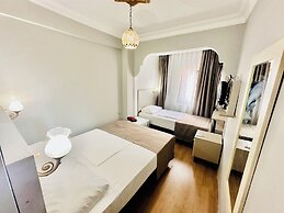 Crowned Exclusive Hotel