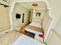 Crowned Exclusive Hotel