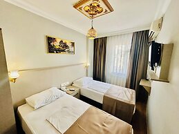 Crowned Exclusive Hotel