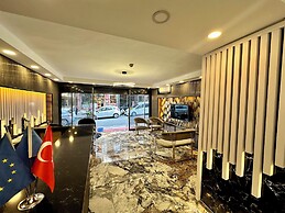 Crowned Exclusive Hotel