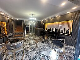 Crowned Exclusive Hotel