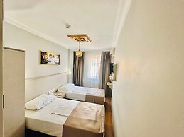 Crowned Exclusive Hotel