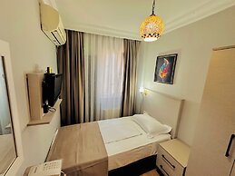 Crowned Exclusive Hotel