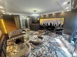 Crowned Exclusive Hotel