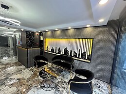 Crowned Exclusive Hotel