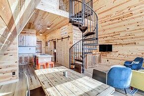 A-frame Hardy Cabin w/ Spring River Views!