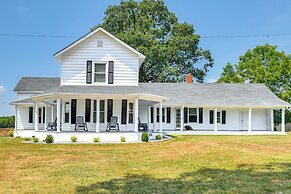 Peaceful Lenoir Home w/ Valley & Mountain Views!