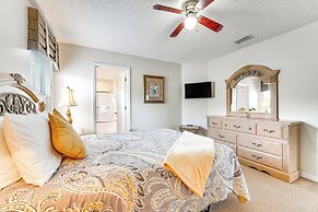 6 Mi to Disney World: Spacious Kissimmee Retreat!