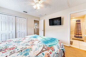 6 Mi to Disney World: Spacious Kissimmee Retreat!