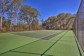 6 Mi to Disney World: Spacious Kissimmee Retreat!