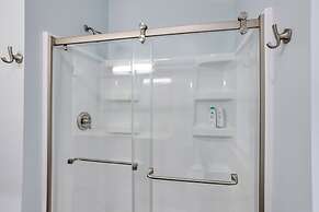 Higgins Lake Barndominium w/ Boat Parking!