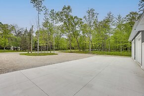 Higgins Lake Barndominium w/ Boat Parking!