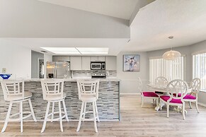 Spring Hill Home: Private Pool, 9 Mi to Beach!