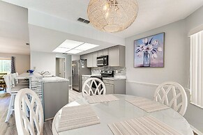 Spring Hill Home: Private Pool, 9 Mi to Beach!