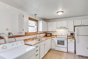 Quiet Rapid City Getaway - Near Dinosaur Park!