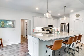 Lakefront Mccormick Retreat w/ Patio & Pool Access