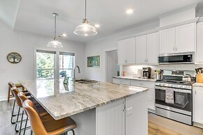 Lakefront Mccormick Retreat w/ Patio & Pool Access