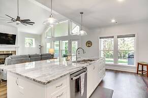 Lakefront Mccormick Retreat w/ Patio & Pool Access