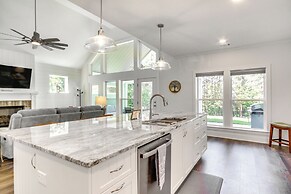Lakefront Mccormick Retreat w/ Patio & Pool Access