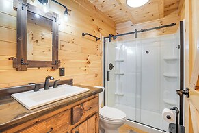 Hike & Fish! Cabin Near Hocking Hills State Park